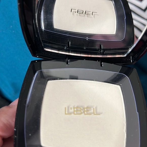 L'Bel Translucent Compact Powder - Picture 4 of 7